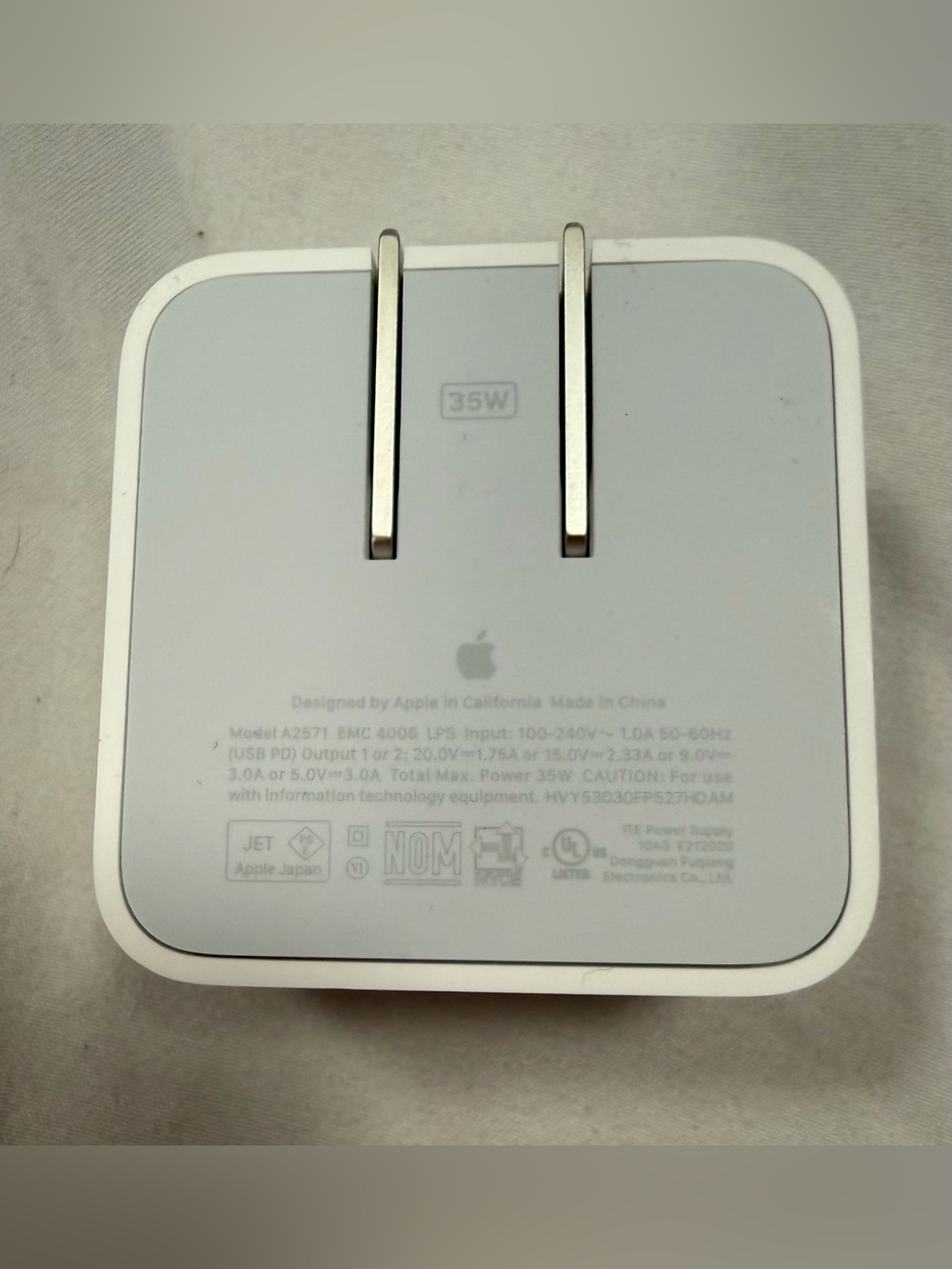 Apple 35W Dual USB-C Port Compact Power Adapter ​​​​​​​(US)